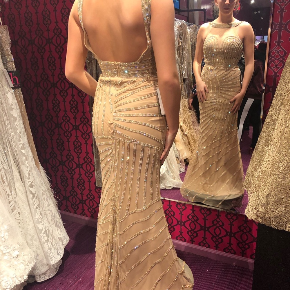 Gorgeous prom dress, only worn once!